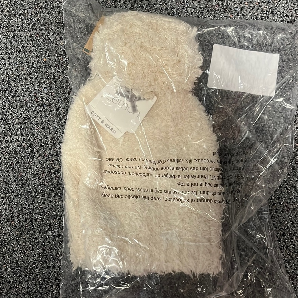 NWT Lemon Snowdrift Pom Beanie Winter Hat